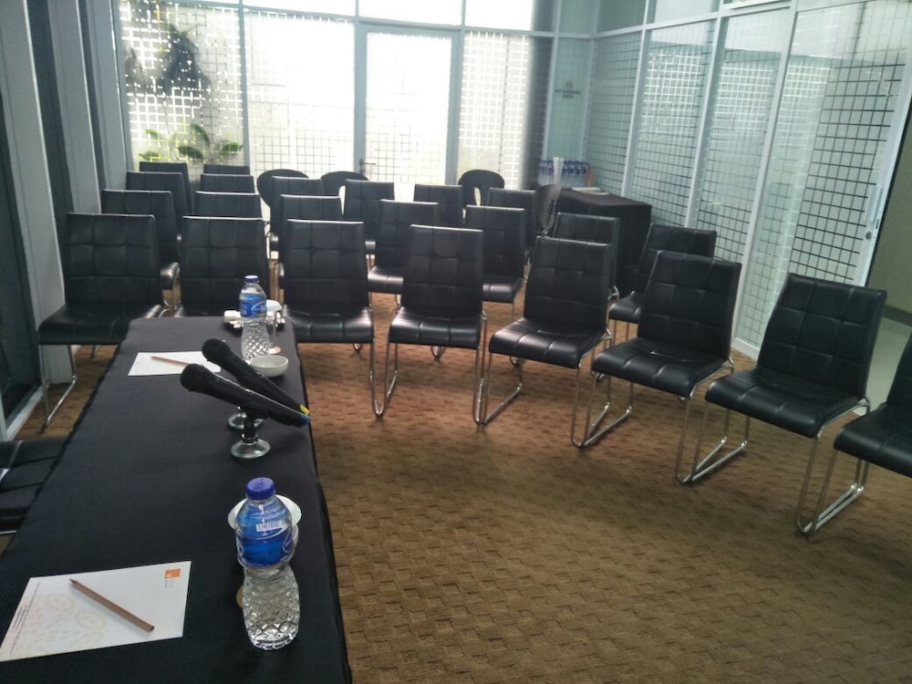 V HOTEL JAKARTA 42/45