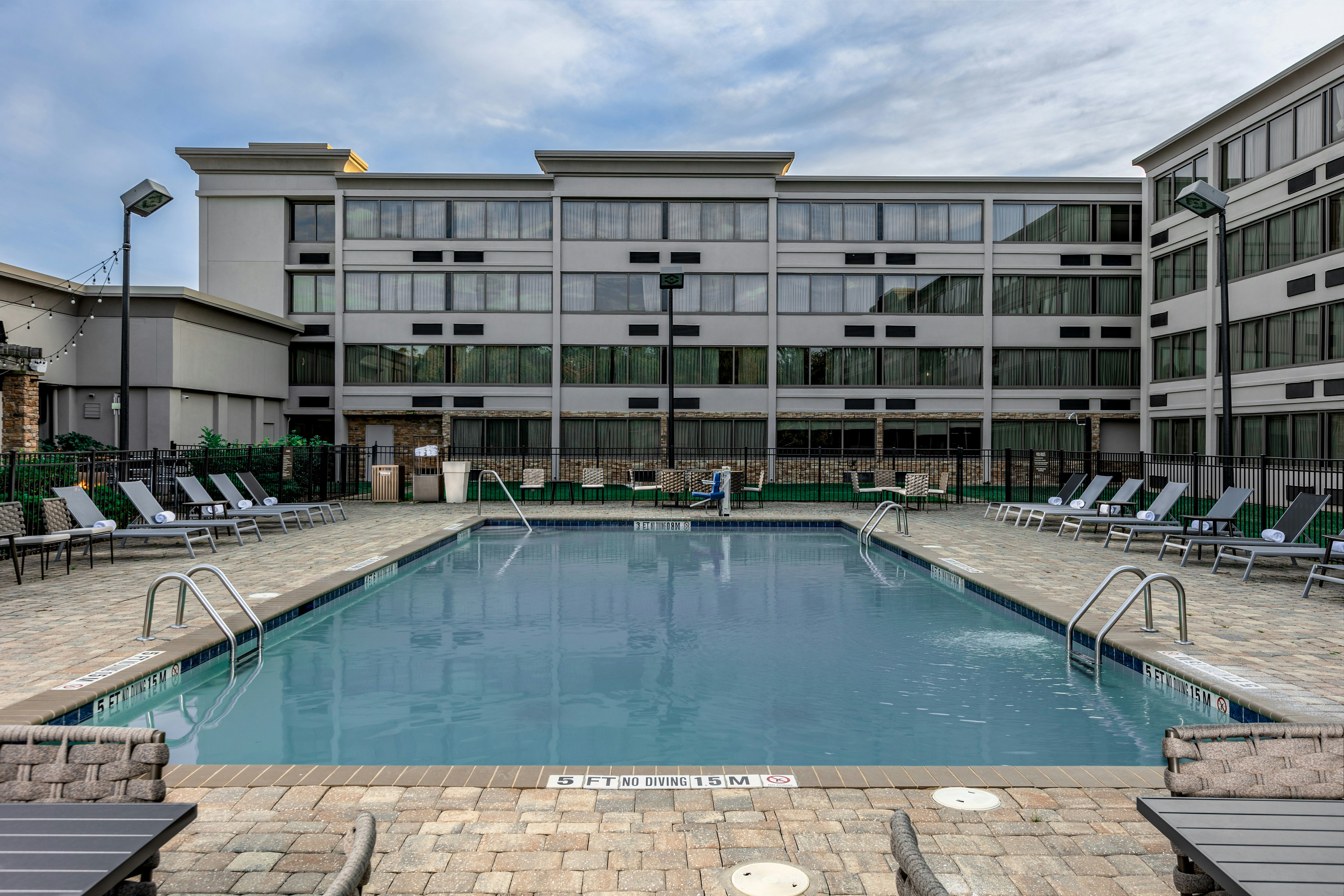DoubleTree by Hilton Greensboro Airport 5/45