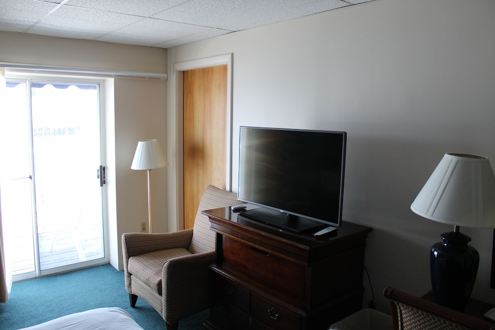 Boothbay Harbor Inn 46/69