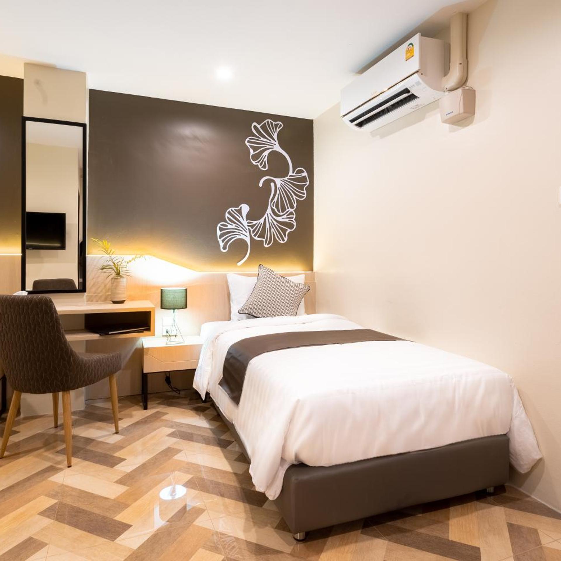 Superior, Twin Beds, No Window