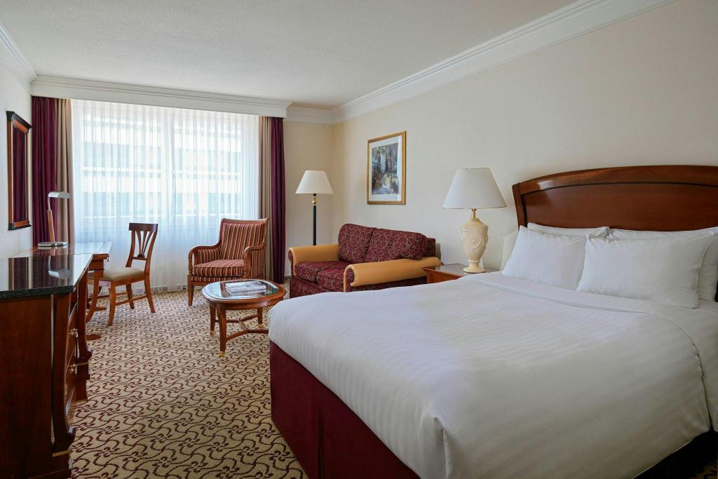 Guest Room, Deluxe, Queen Bed