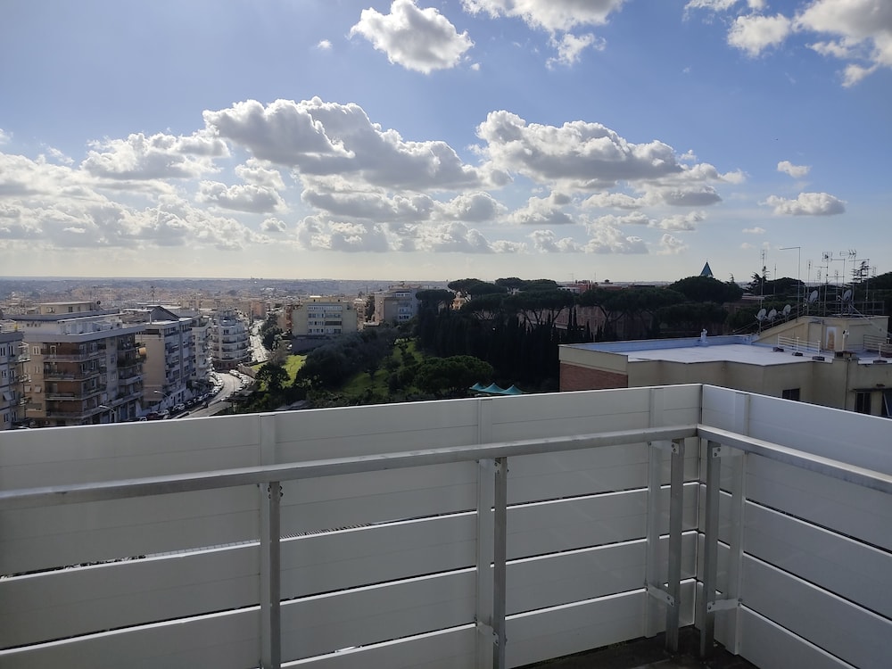 Massimi City Garden Hotel 4/58