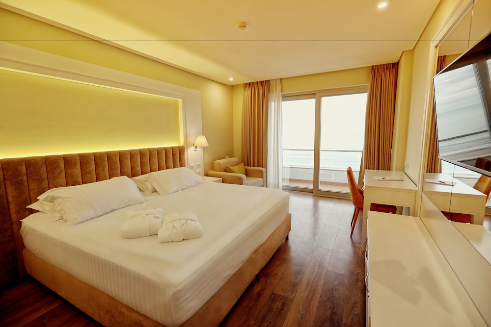 Premium Hotel Beach 16/50