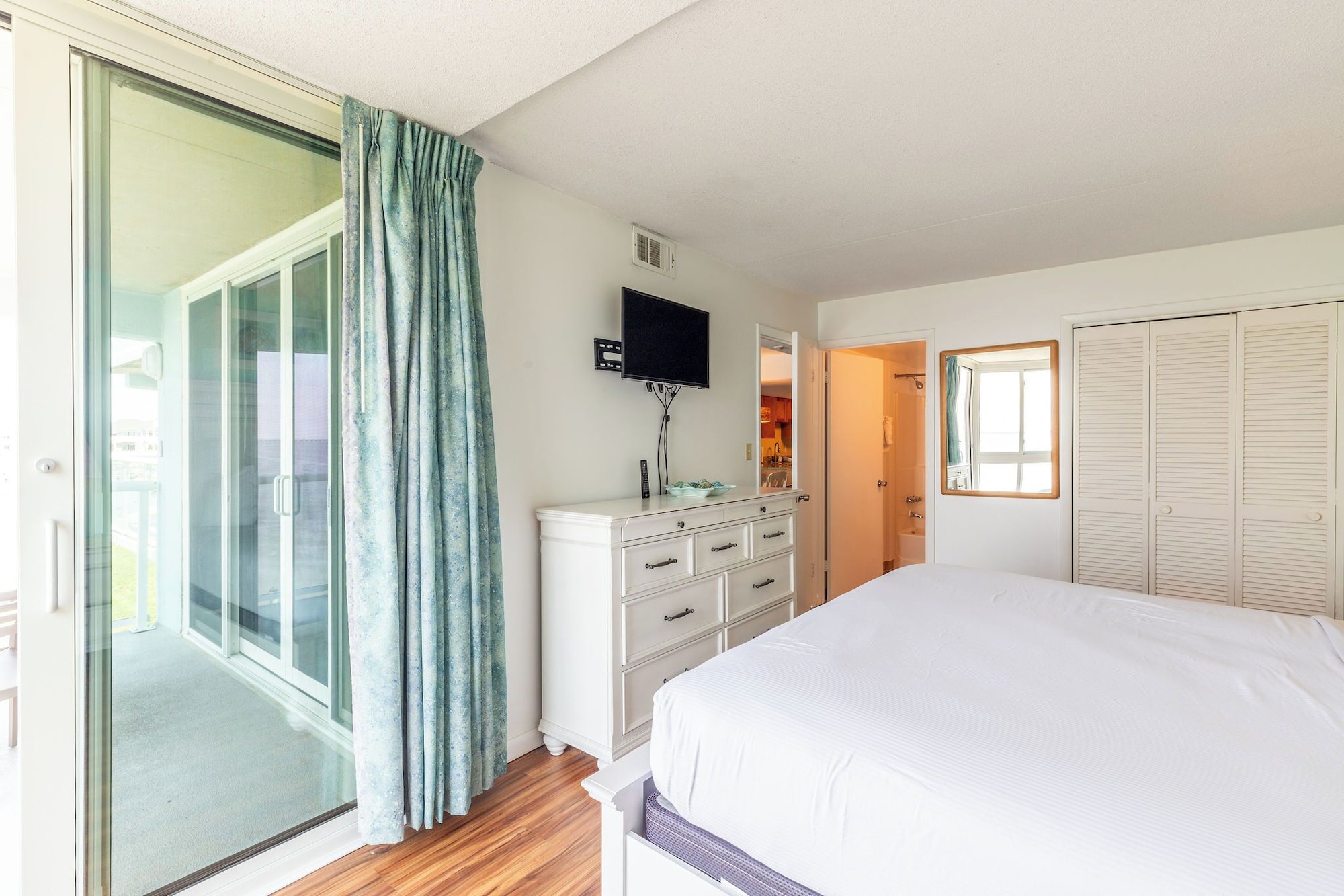 2 Bedrooms, Condo, Premium, King and Queen Bed, Single Bed, Bay View, Sofa, Balcony