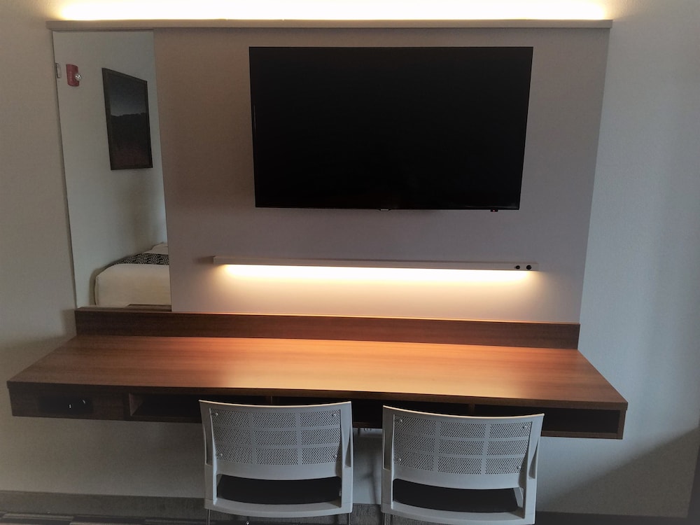 Microtel Inn And Suites By Wyndham Binghamton 30/34
