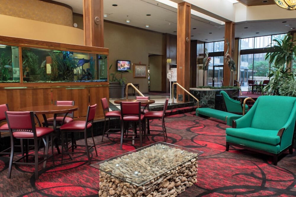 MCM Elegante Hotel and Conference Center 28/52