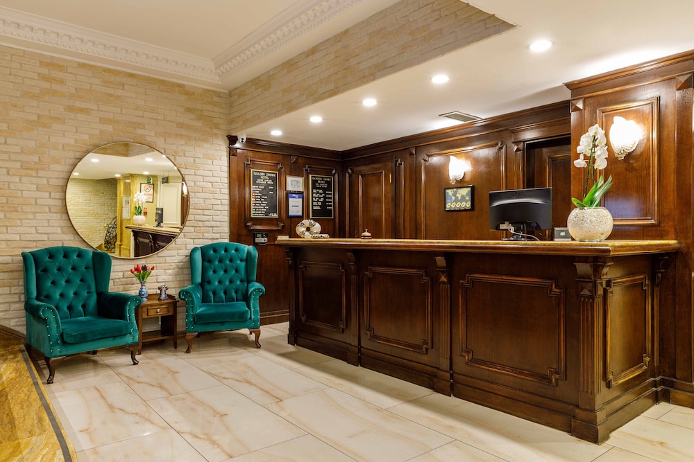 Golden Crown Hotel 6/66