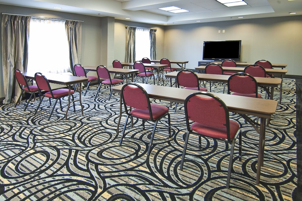 Holiday Inn Express Hotel And Suites Jackson Pearl Intl Airport 46/53