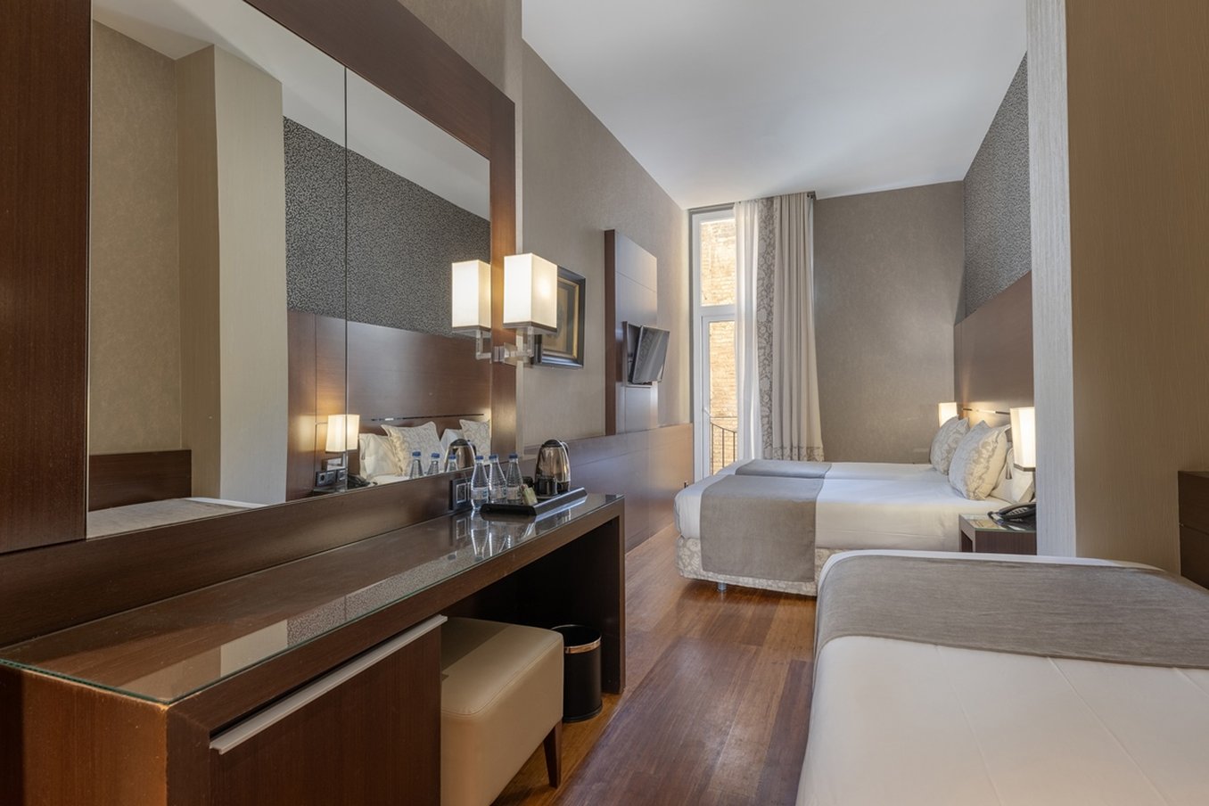 HOTEL COLONIAL BARCELONA 76/77