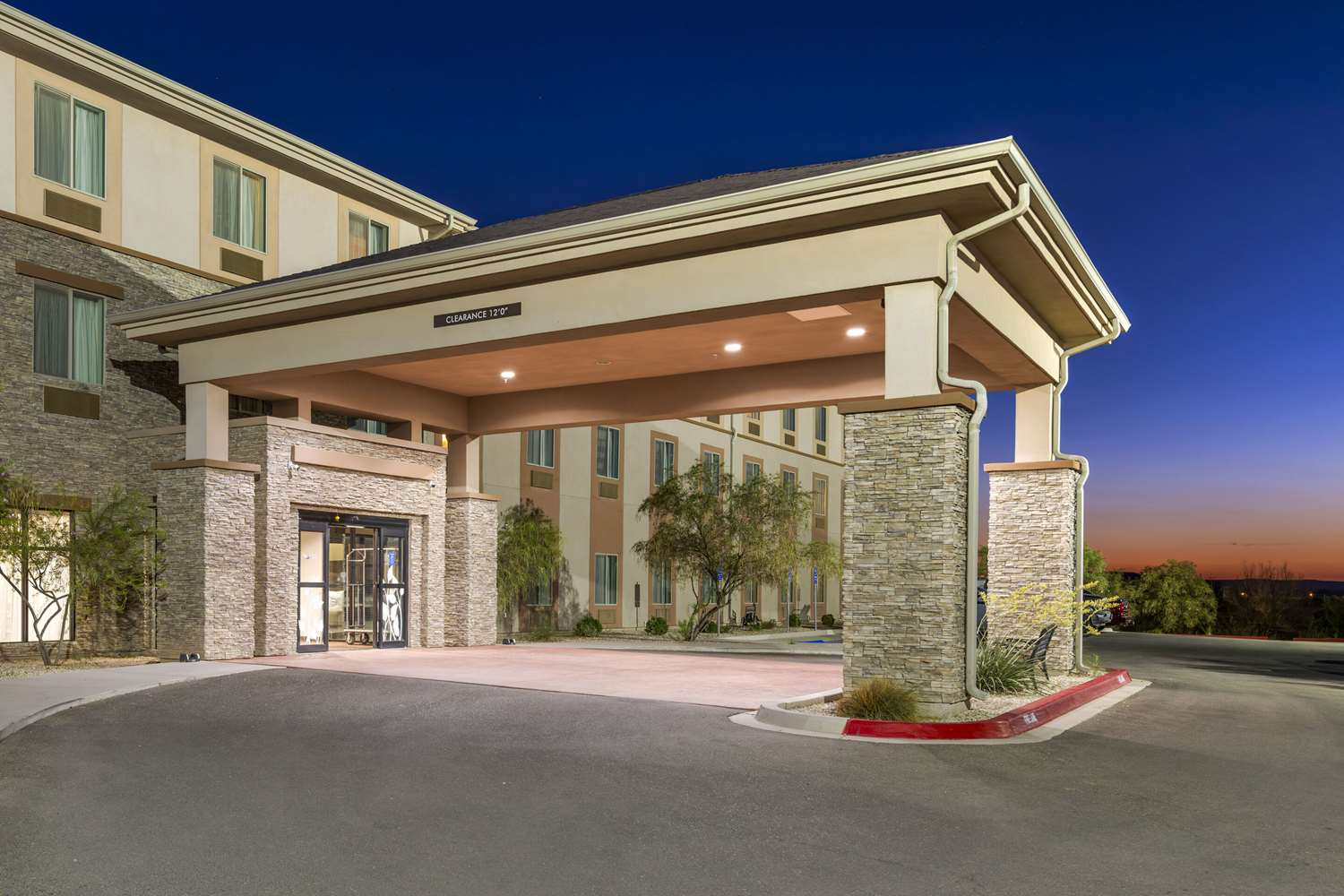 Sleep Inn & Suites Carlsbad Caverns Area 44/46