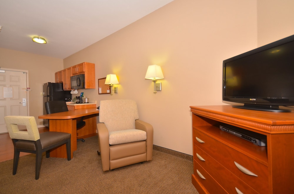 Candlewood Suites Clarksville 37/47