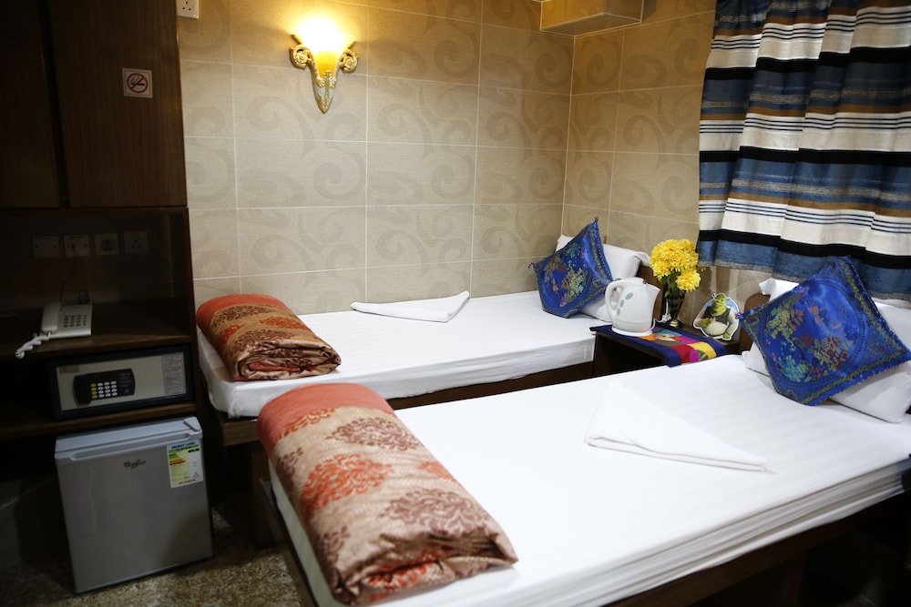 Sandhu Hotel 31/39