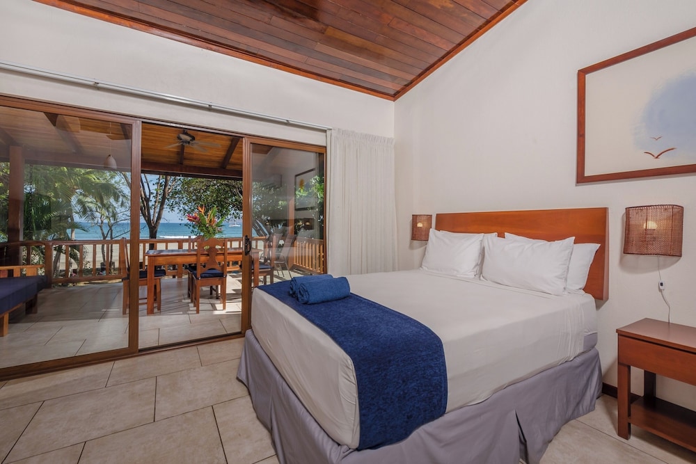 1 Bedroom, Plus, Suite, King and Queen Bed, Beach Front