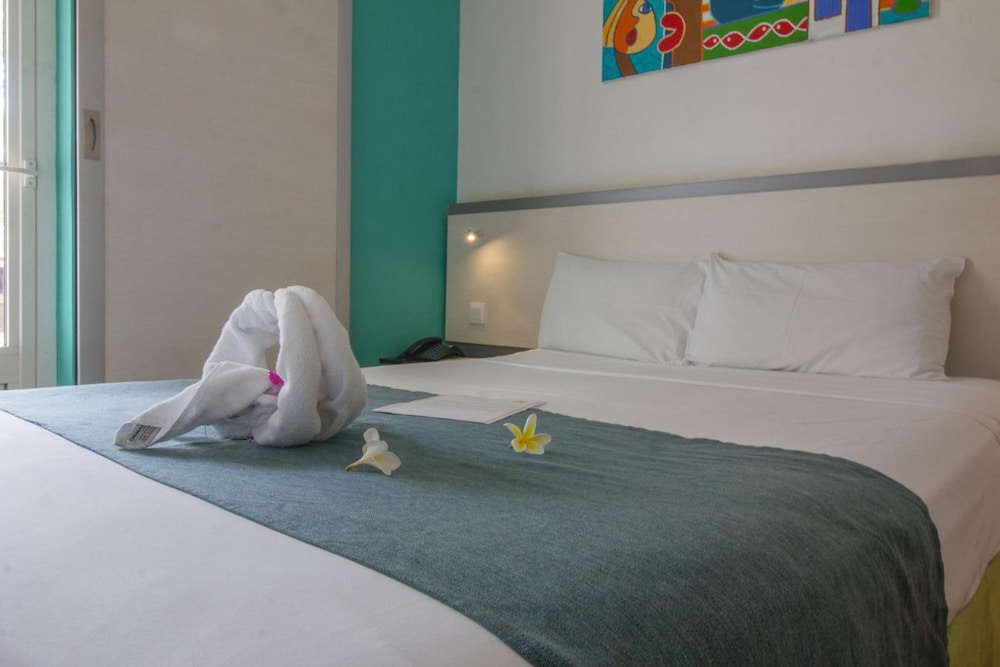 Alamanda Hotel 35/75