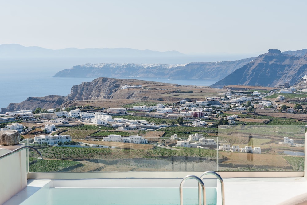 Pyrgos 1870 A Restored Winery 33/46