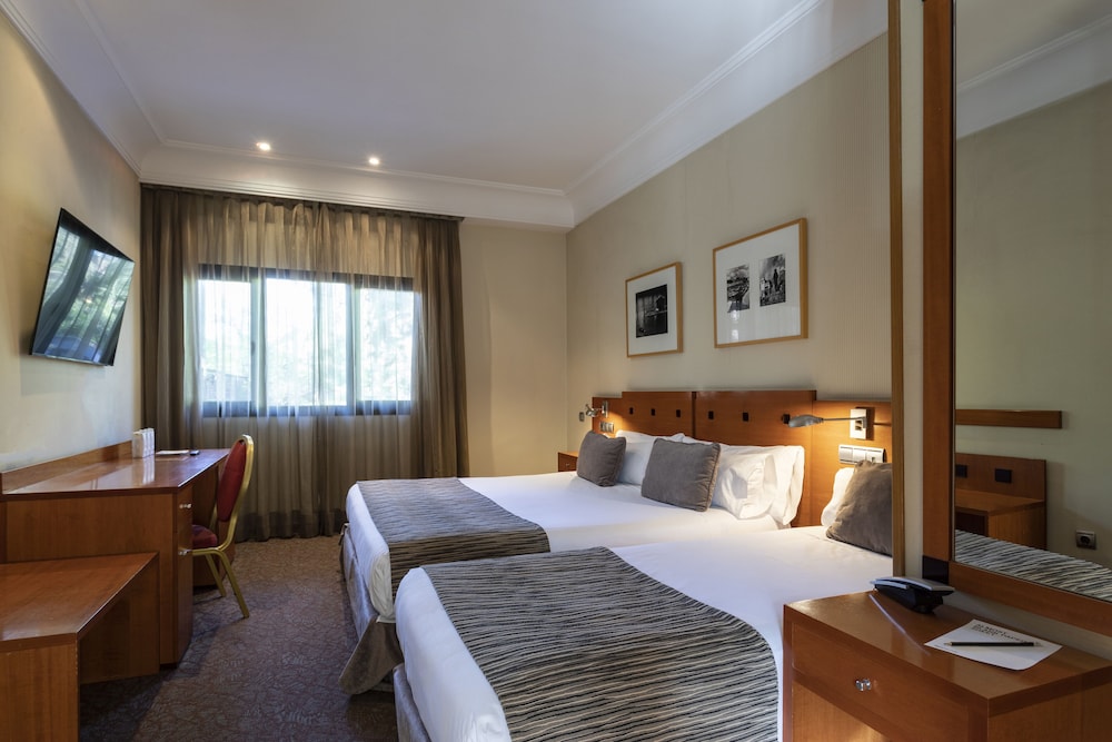 ROOM, TRIPLE