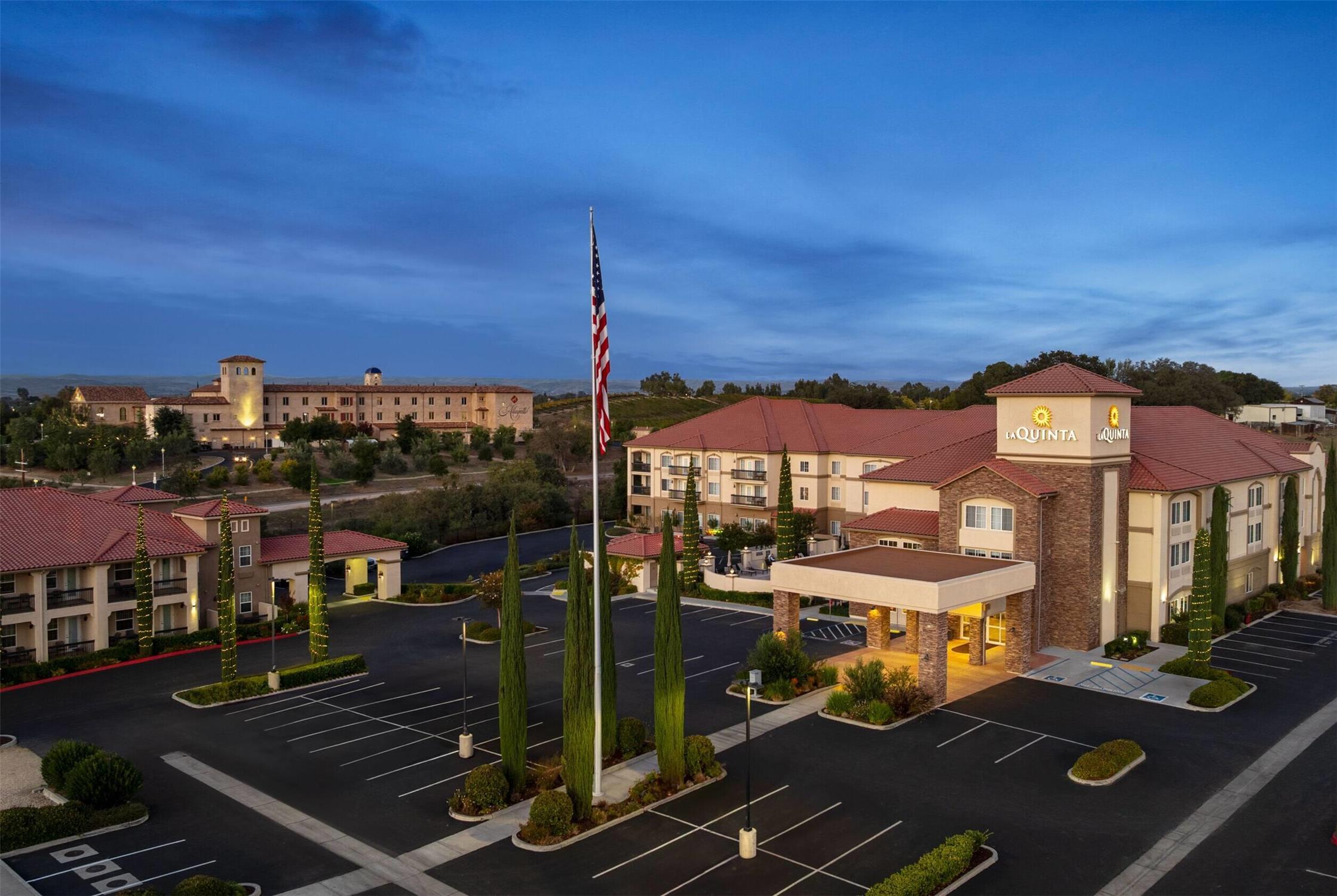 La Quinta Inn And Suites By Wyndham Paso Robles 56/62