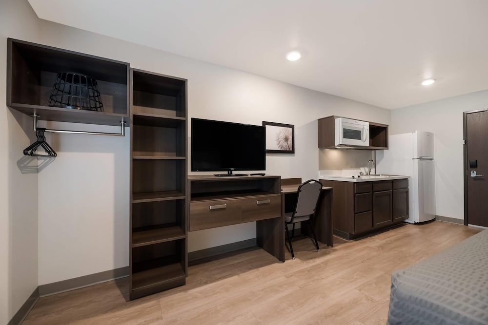 WoodSpring Suites Phoenix-Deer Valley 16/25