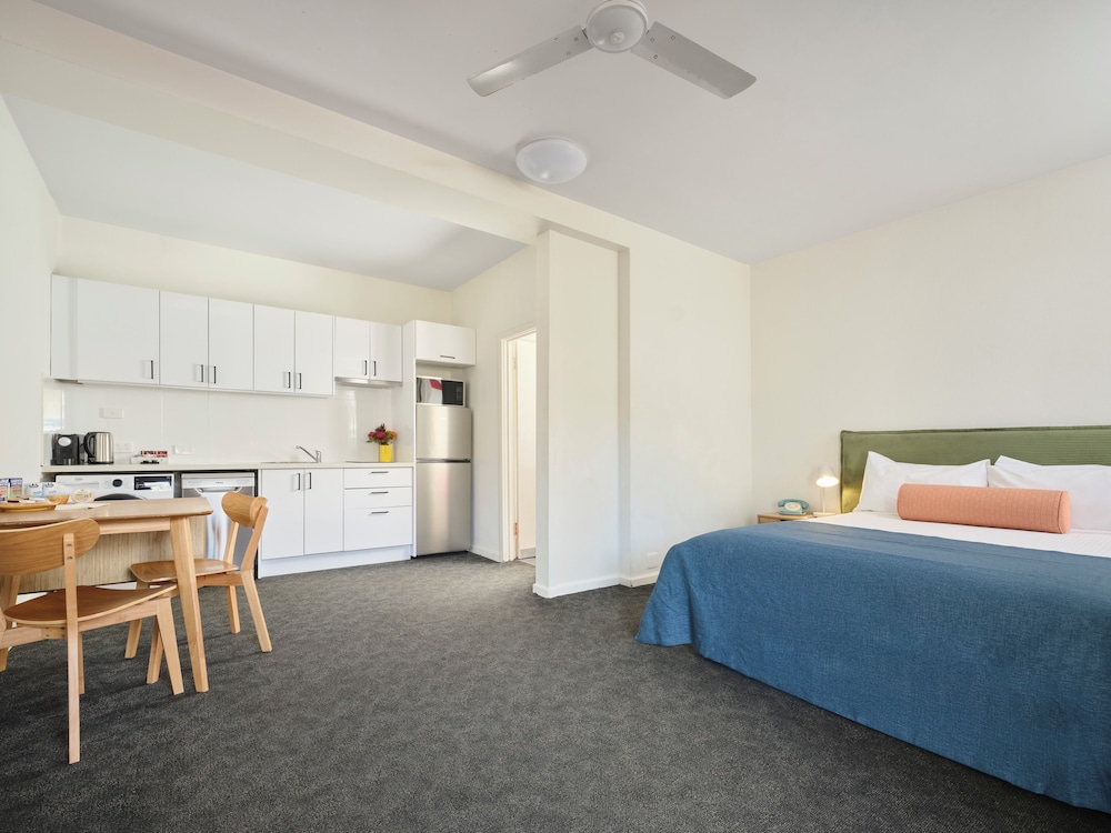 Baileys Parkside Motel by VetroBlu 27/55