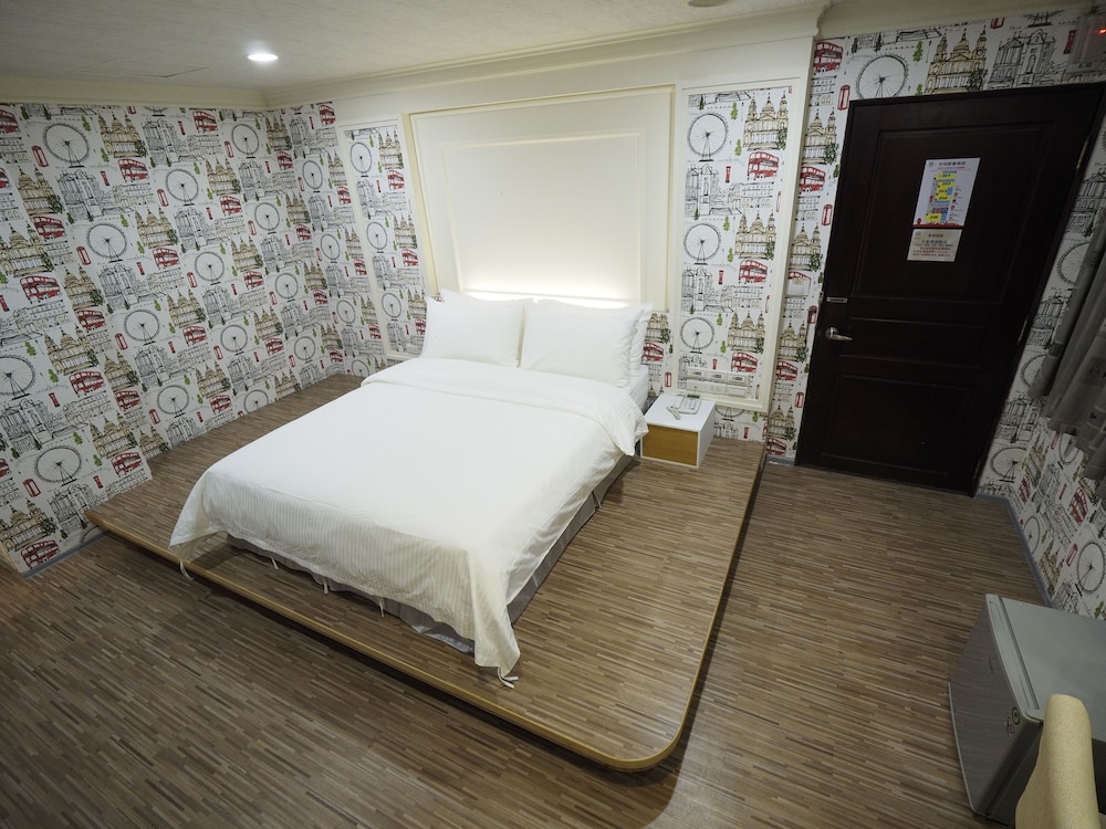 HeYue Hotel 44/55