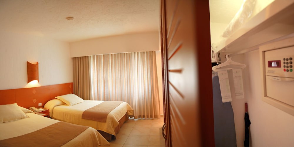 Laguna Suites Golf & Spa 10/50