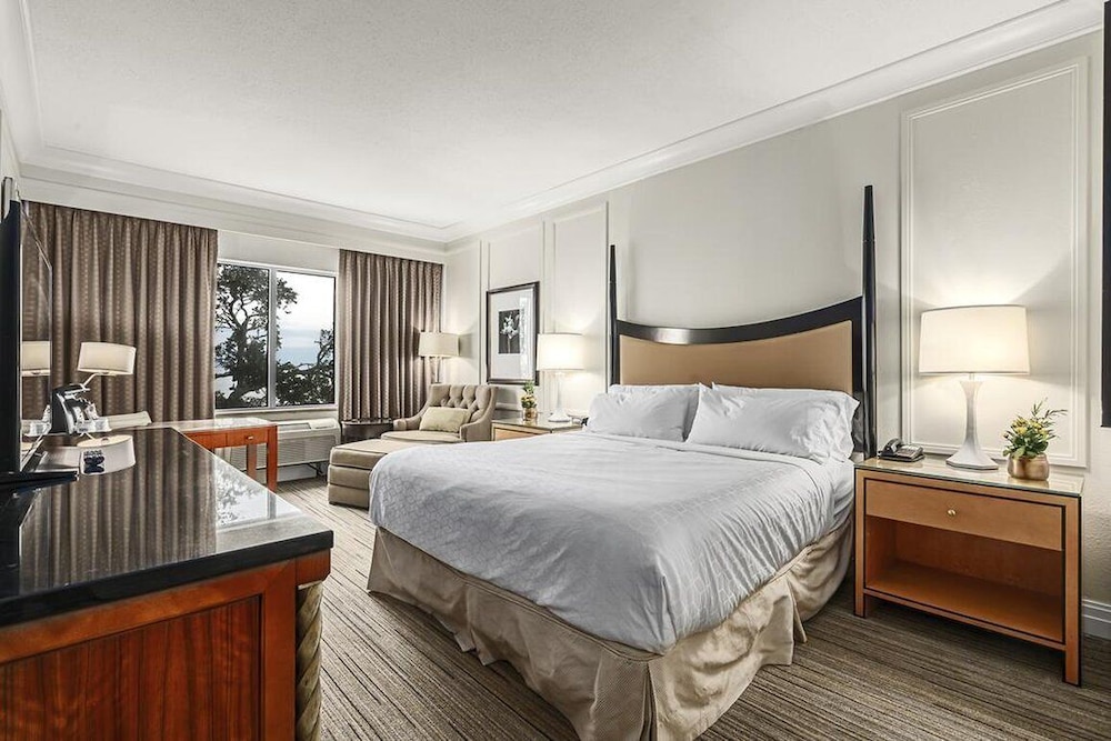 Holiday Inn Express Long Beach 30/63
