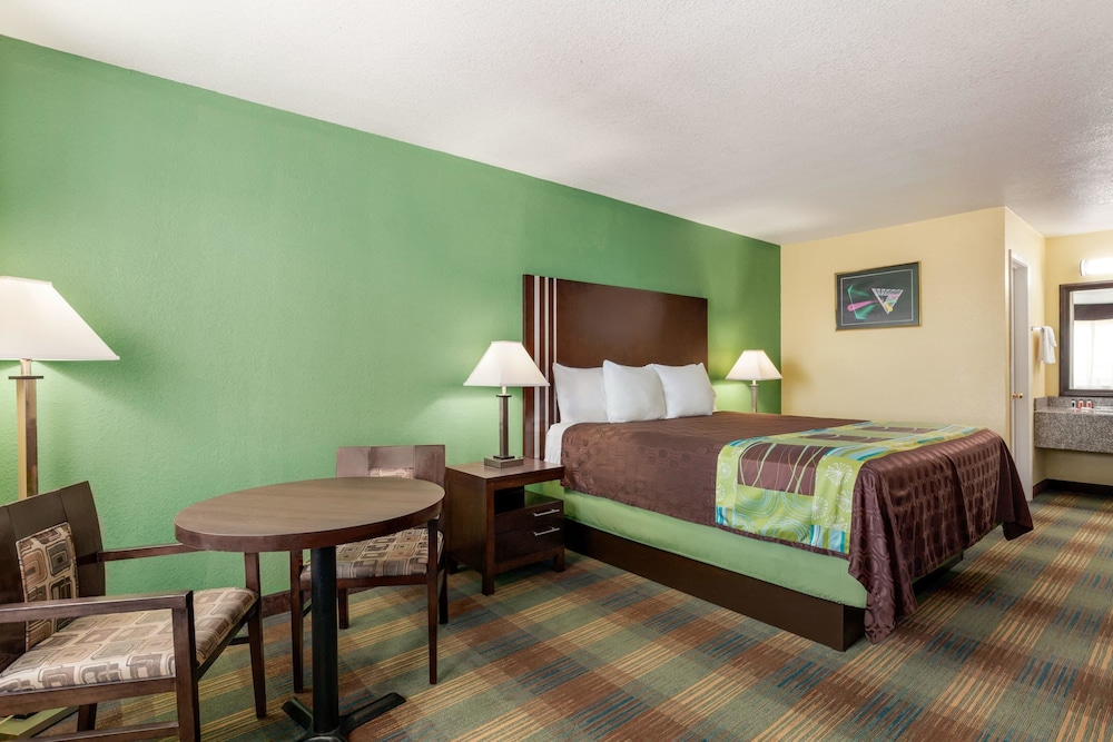 Ramada by Wyndham San Antonio Near SeaWorld/Lackland AFB 31/63