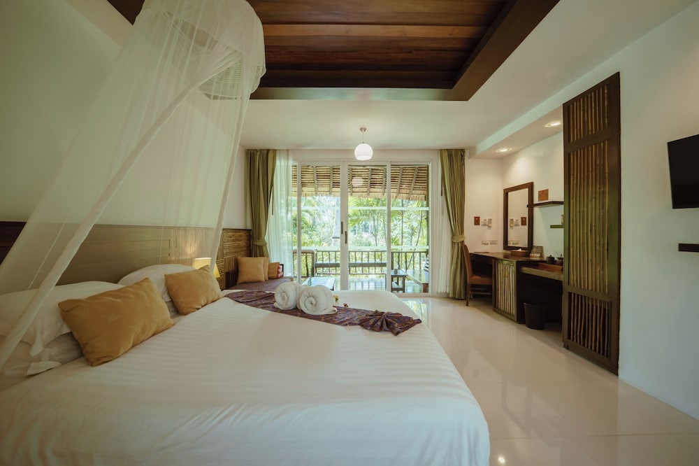 Coconut, Cottage, King Bed, Bathtub