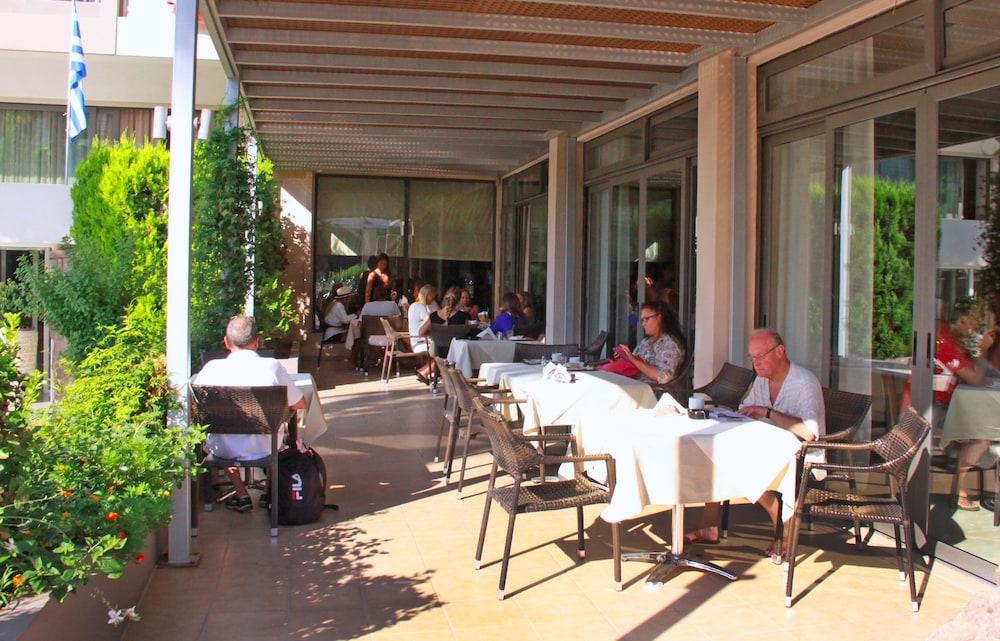 Saint Constantine Hotel 41/49