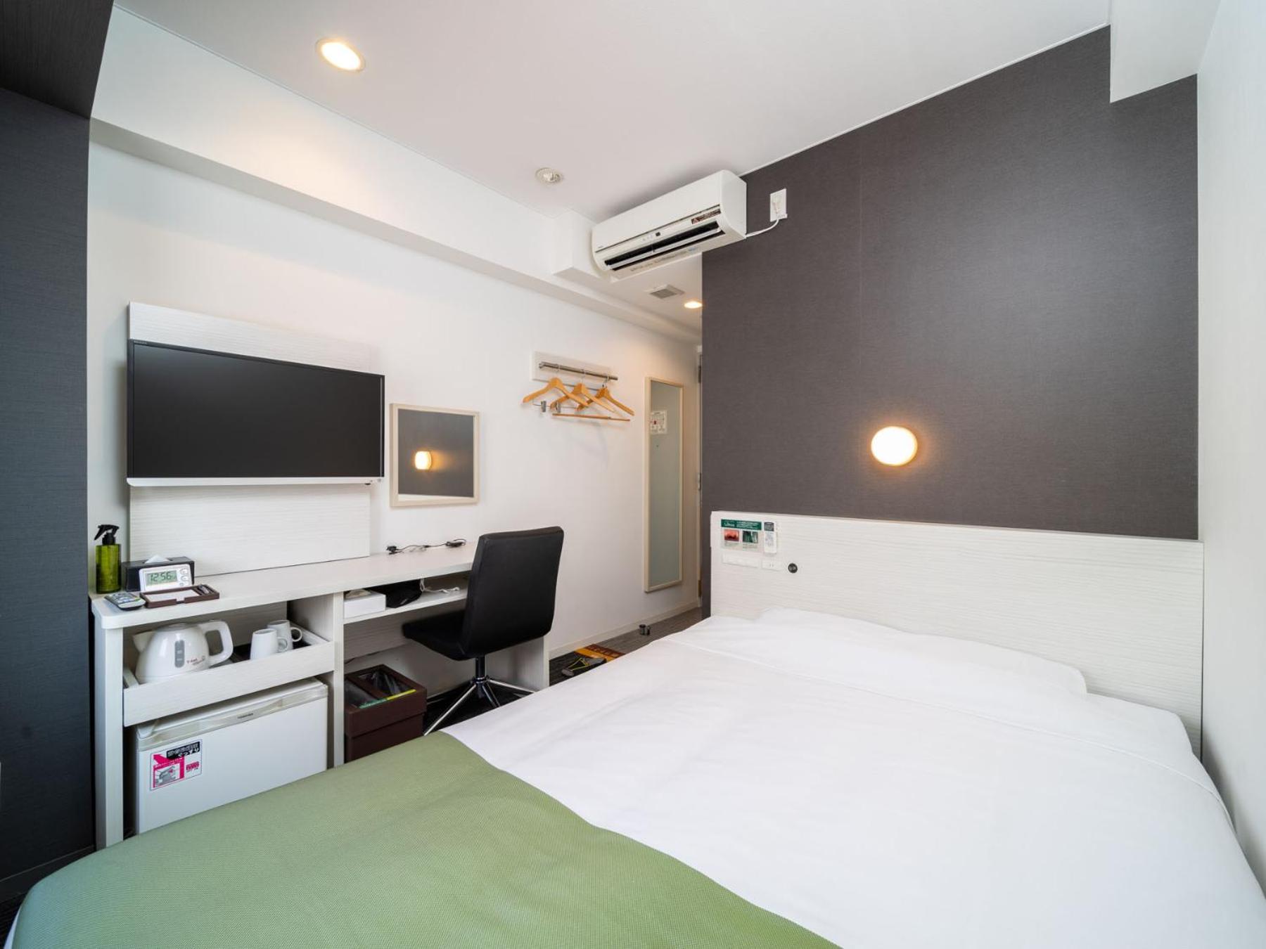 ROOM, DOUBLE BED