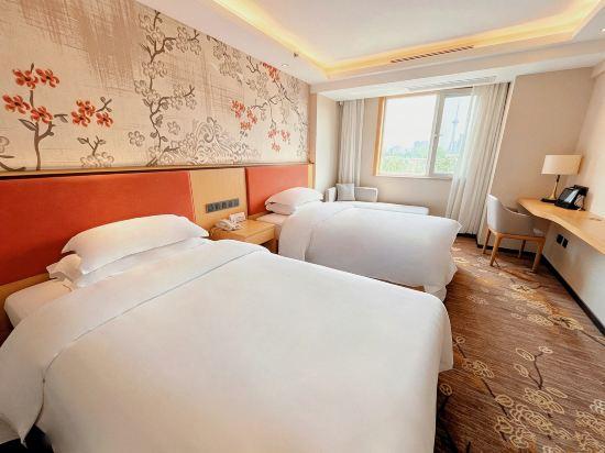 Skyline, Royal, Twin Beds, City View