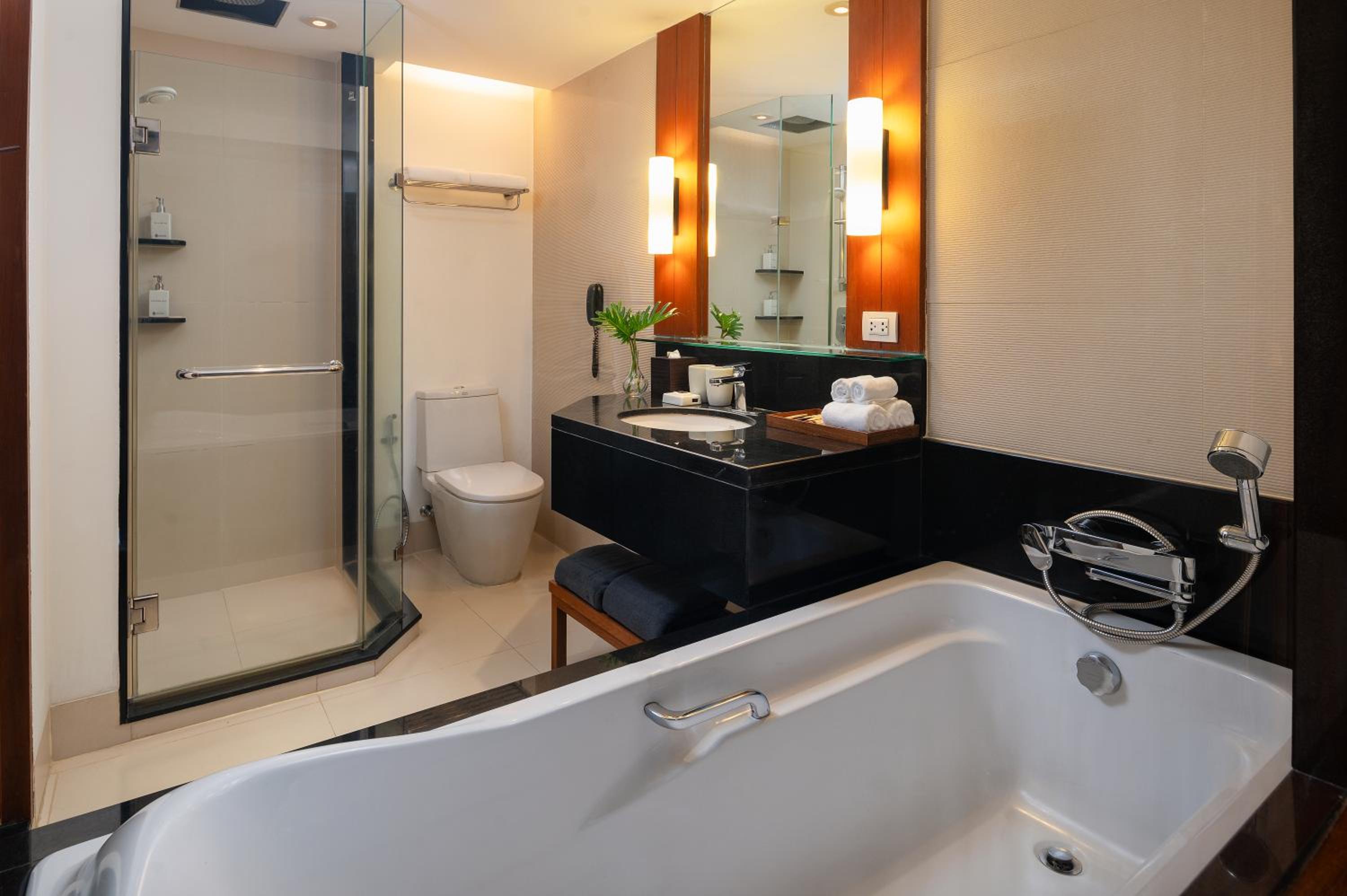 استوديو ديلوكس بسرير كينج، Woodlands Suites Serviced Residences 6/8