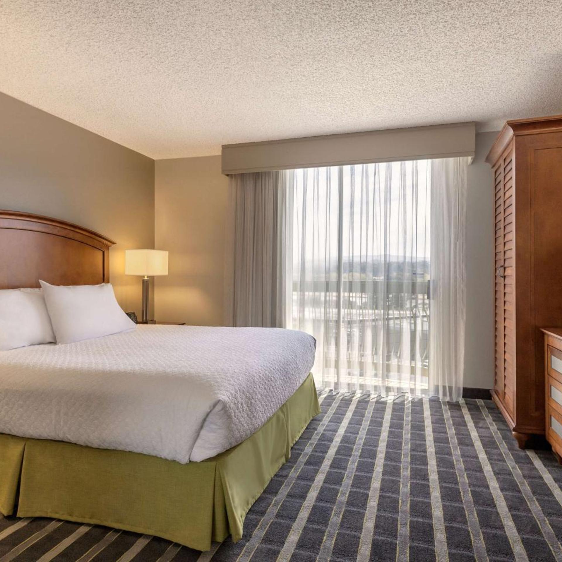 Suite, King Bed, Lagoon View, Sofa
