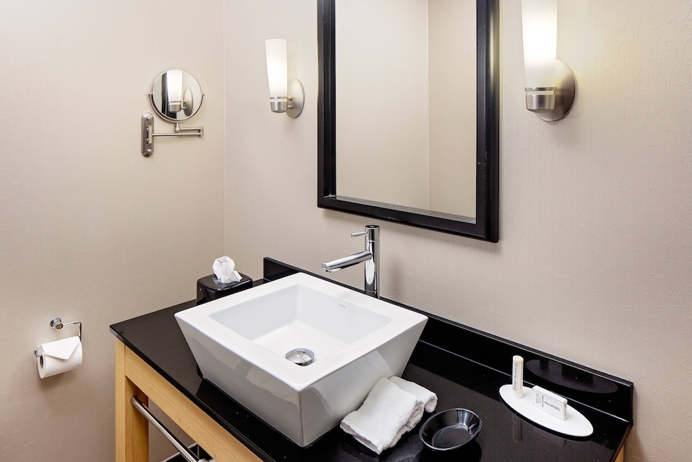 SpringHill Suites Green Bay 8/36