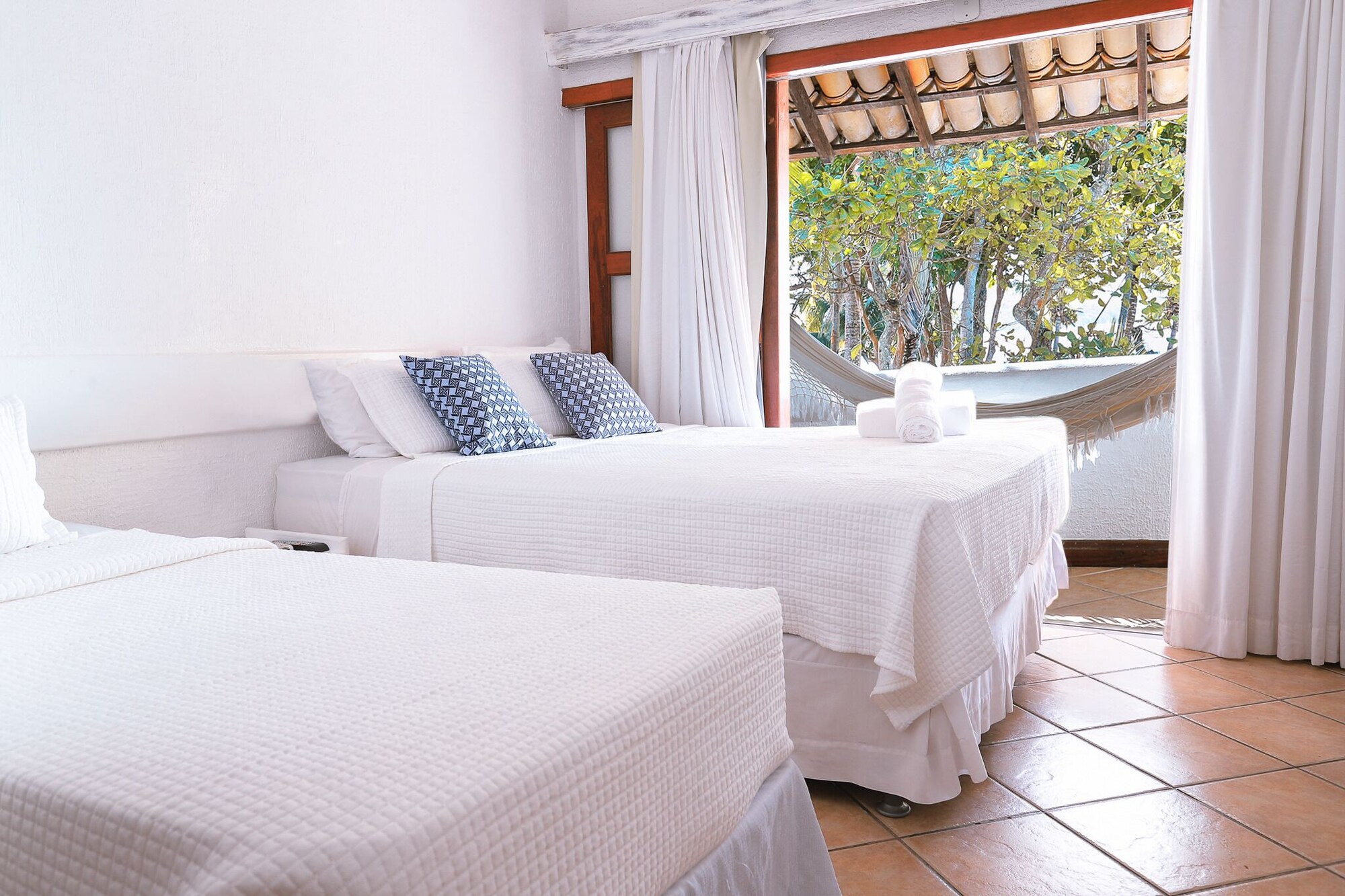 LUXURY, SUITE, POOL FRONT, LIVING AREA