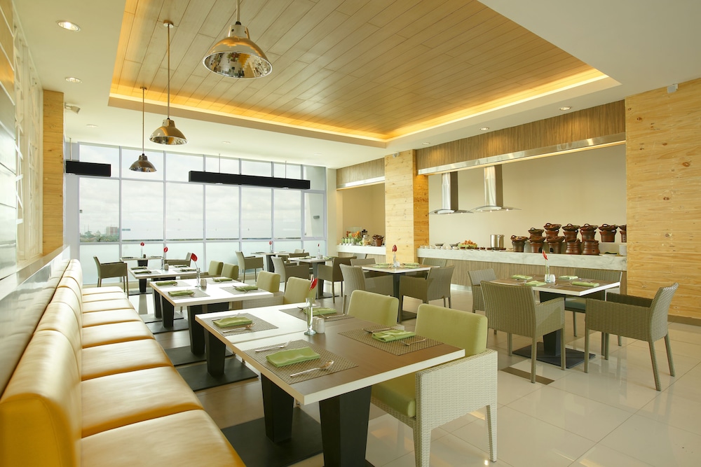 Hotel Santika Cikarang 31/49
