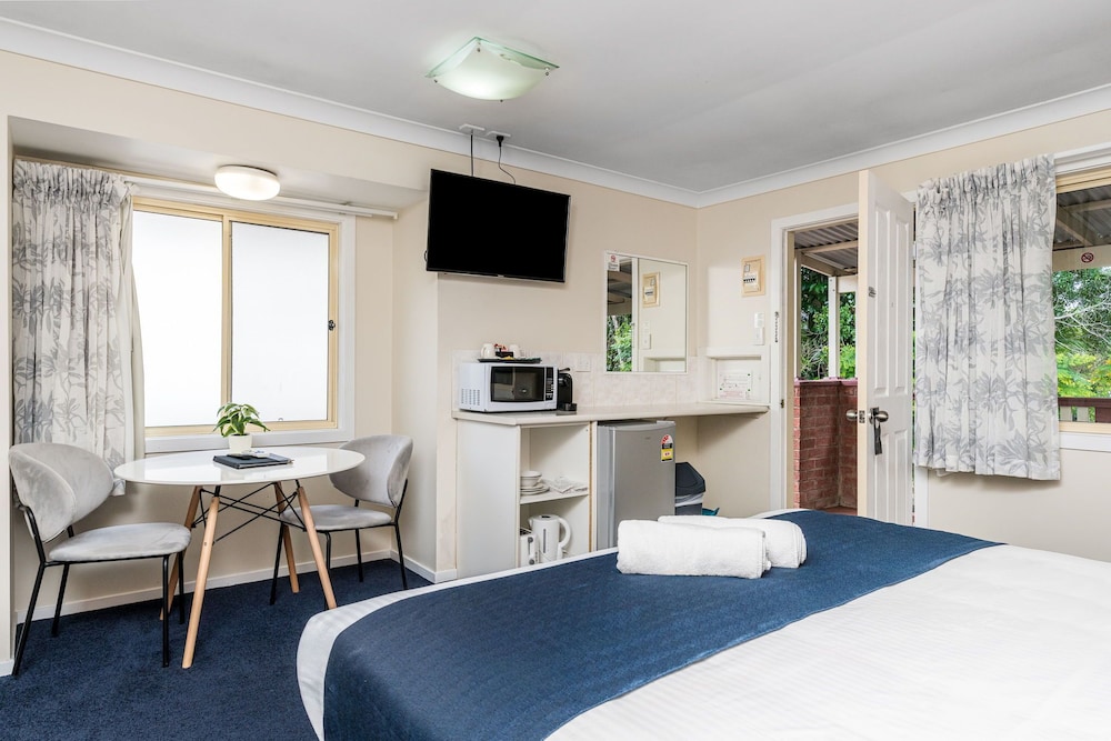 LISMORE WILSON MOTEL 51/61