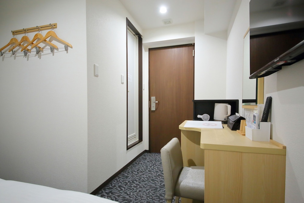 Shin-Imamiya Hotel 66/67