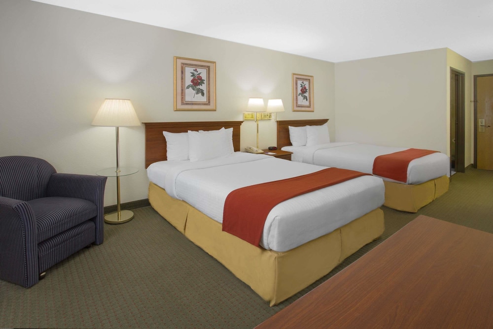 Baymont By Wyndham Freeport 5/22