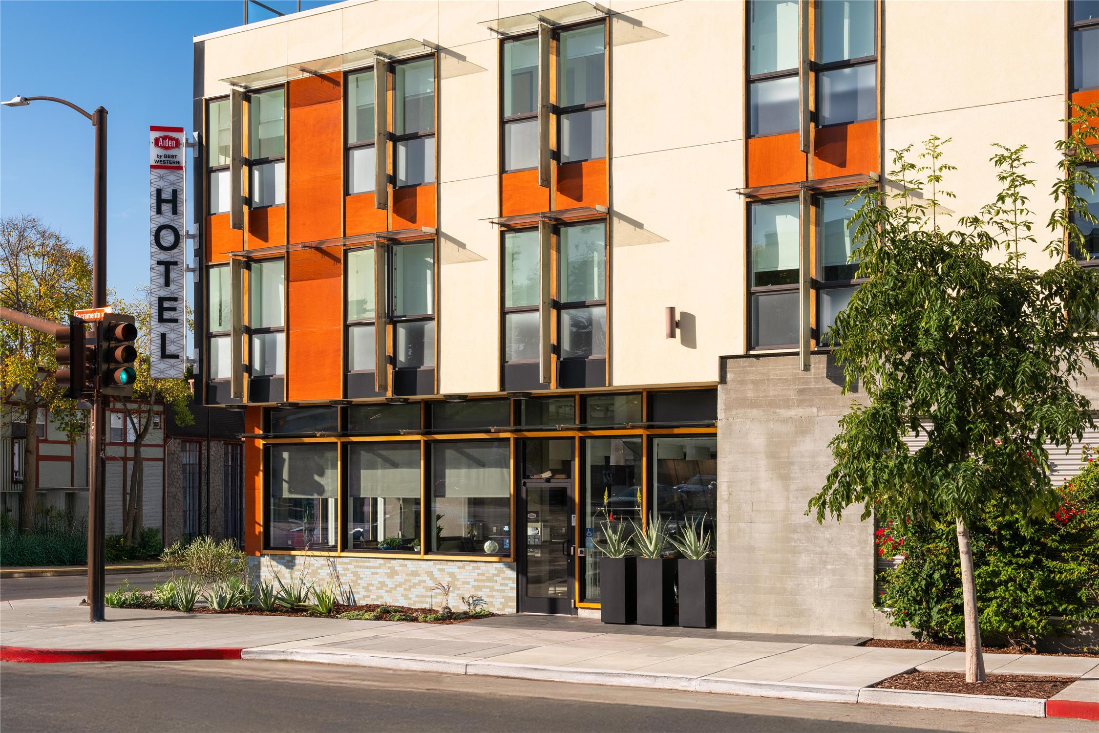 Aiden by Best Western Berkeley 24/28