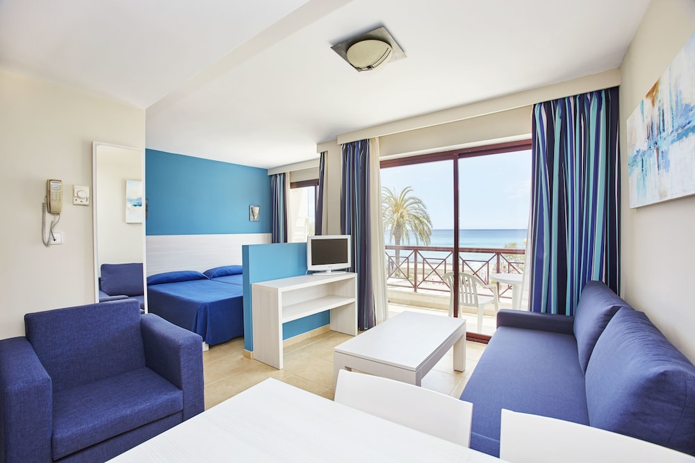 Universal Hotel Bikini 43/66