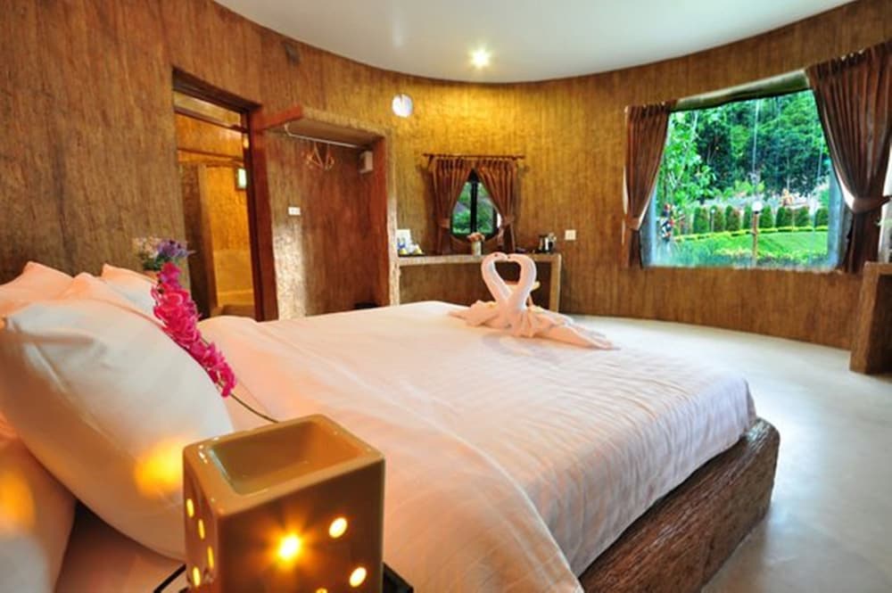 Theerama Cottage Resort 12/84