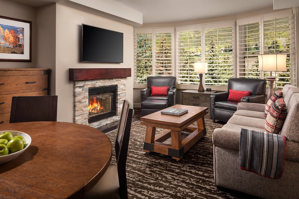 Marriotts StreamSide Evergreen at Vail 15/19