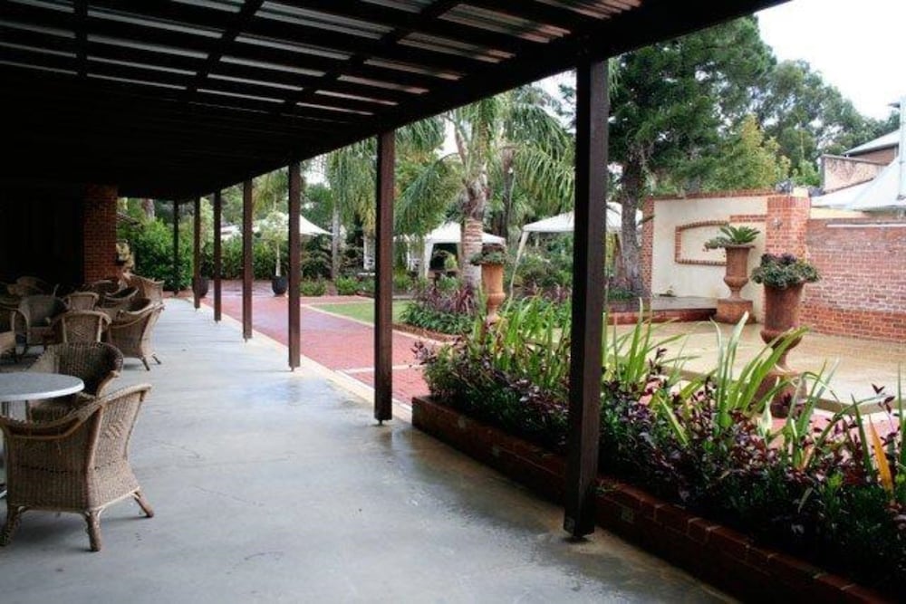 Rose & Crown Hotel 12/49