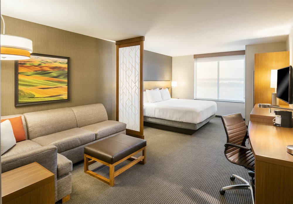 Hyatt Place East Moline/Quad Cities 24/54