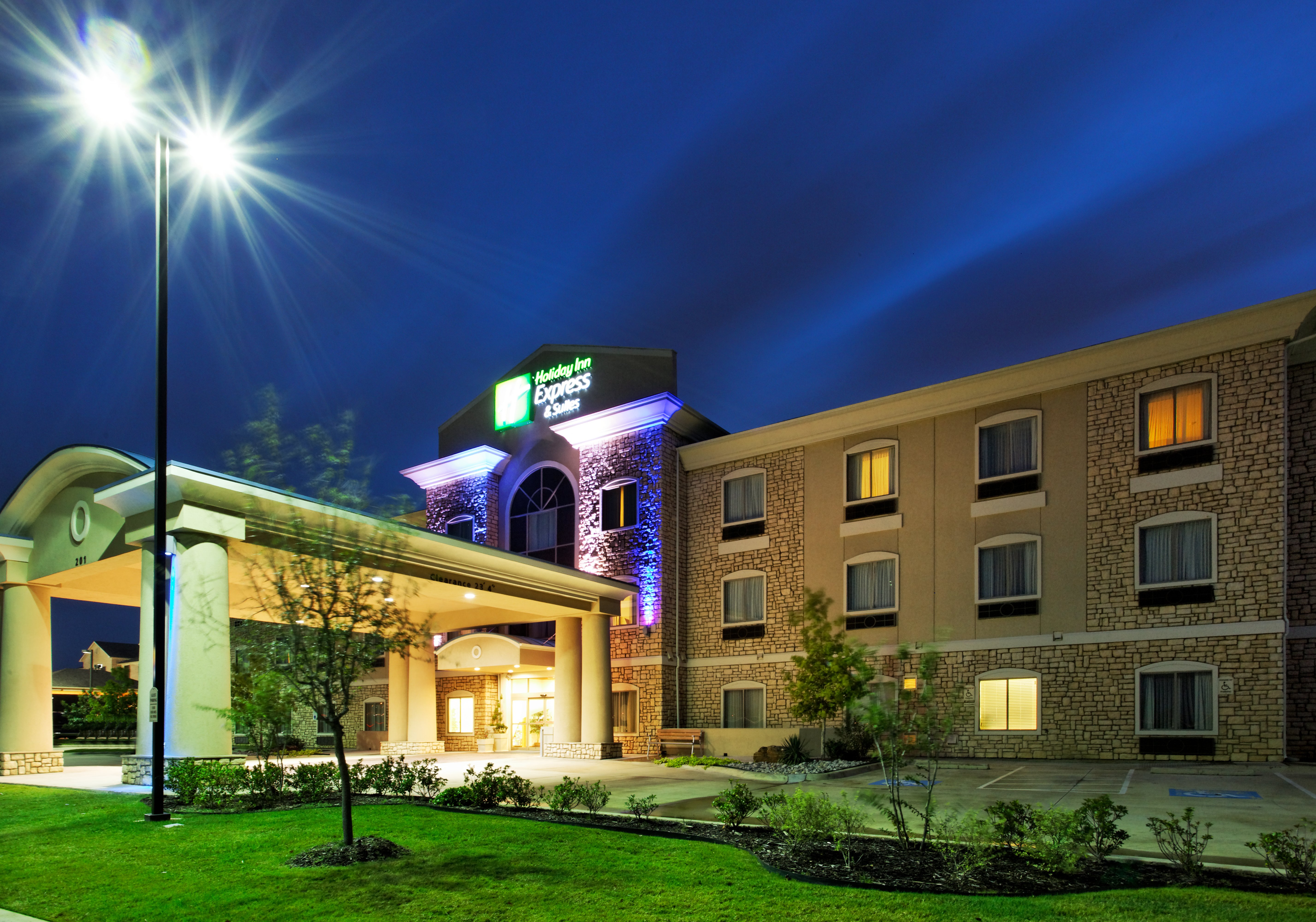Holiday Inn Express Hotel and Suites Mansfield 4/52