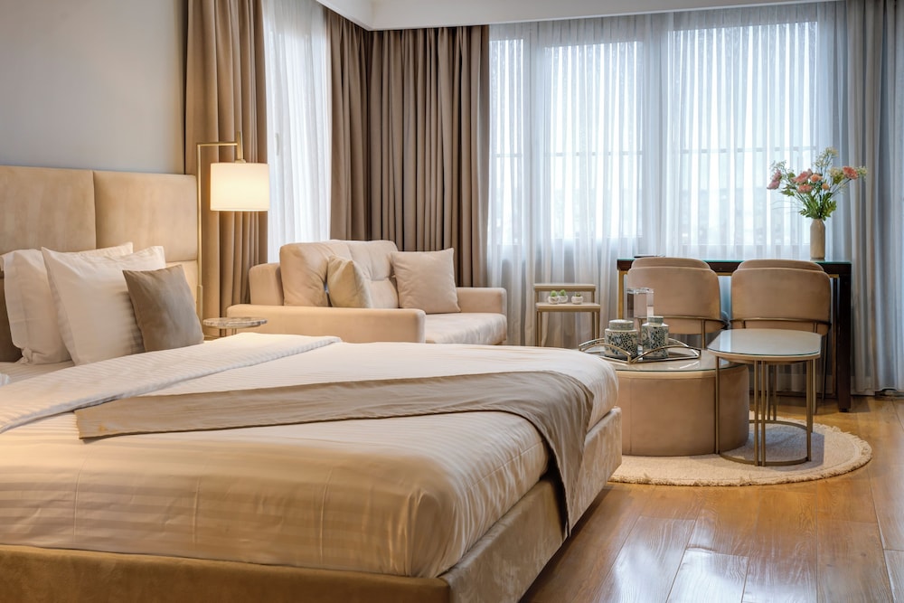 Valente Suites Hotel 7/30