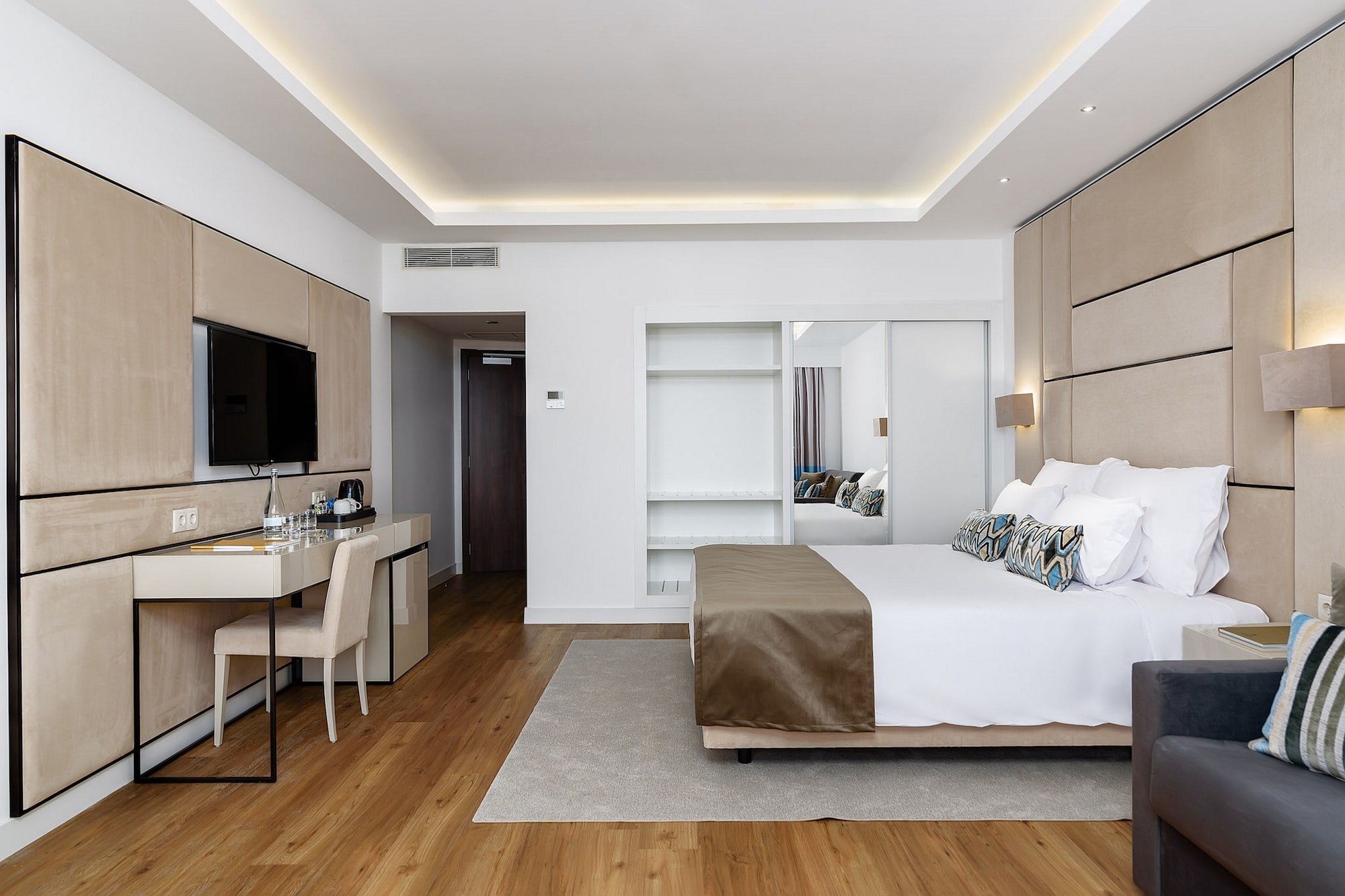 CLASSIC, DOUBLE OR TWIN BED, BALCONY