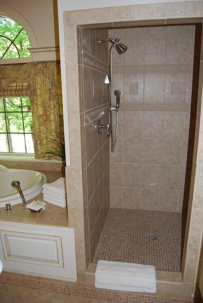 The Roost Bed and Breakfast 34/40