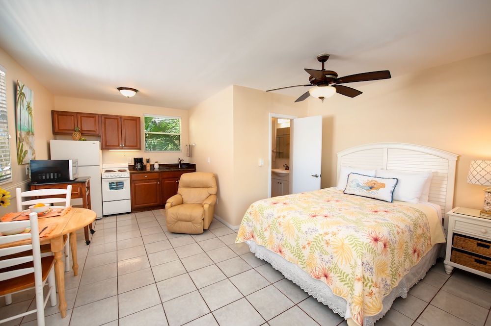 Cedar Cove Resort & Cottages 45/78